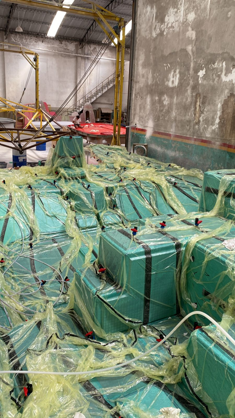 Vacuum infusion process ensuring void-free composite laminate